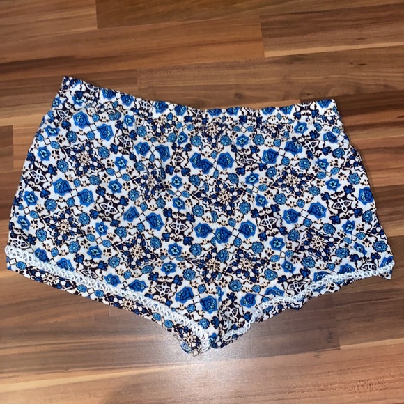 Forever 21 size L shorts - Picture 3 of 4